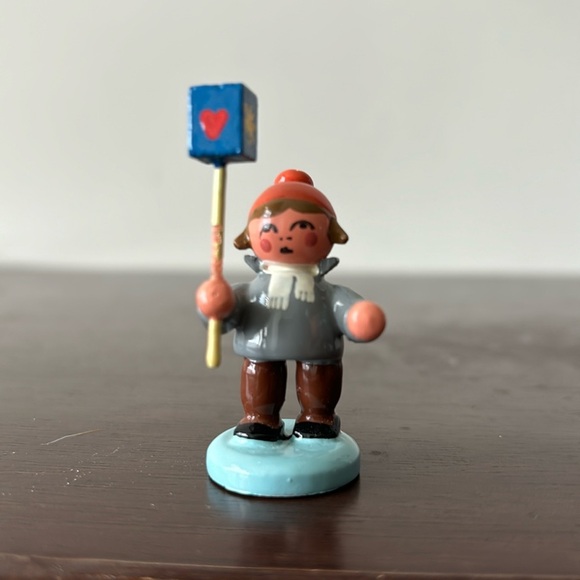 Wendt and Kuhn Erzebirge handcrafted village person celebrating festival - Picture 1 of 5